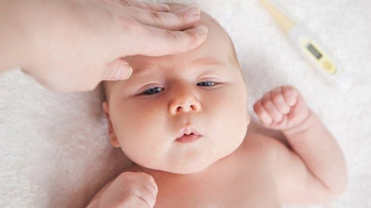 Những phản ứng như sốt nhẹ trong 24 giờ hay đau sưng tại chỗ tiêm là bình thường